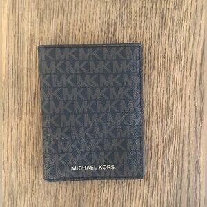 Michael Kors | Passport Wallet